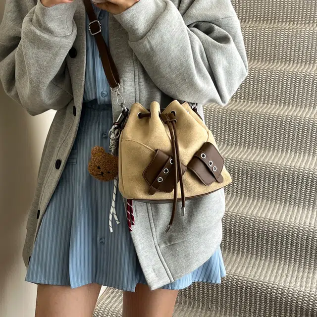 普乐威 高级感美式复古小众不撞款设计高颜值抽绳撞色手提水桶包 麂皮 斜挎包 女款