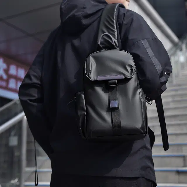 普乐威 旅行轻便多功能时尚潮流 皮膜 单肩包胸包 常规 男女同款情侣款 黑色