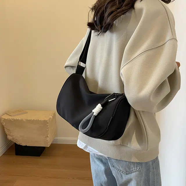 普乐威 高颜值简约时尚百搭小众通勤 布 单肩包 男女同款情侣款 白蓝/白黑/黑色