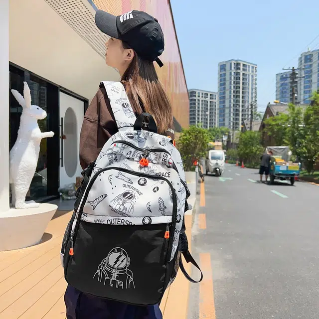 普乐威 时尚潮流印花电脑包大容量休闲百搭通勤旅行背包初高中学生书包 尼龙 双肩包 男女同款情侣款 白色/黑色/卡其色