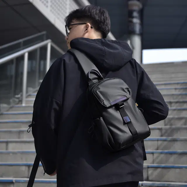 普乐威 旅行轻便多功能时尚潮流 皮膜 单肩包胸包 常规 男女同款情侣款 黑色