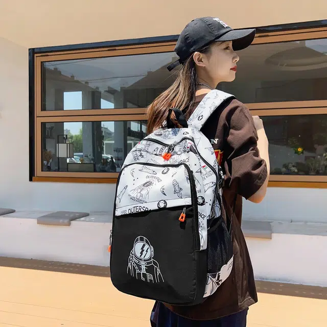 普乐威 时尚潮流印花电脑包大容量休闲百搭通勤旅行背包初高中学生书包 尼龙 双肩包 男女同款情侣款 白色/黑色/卡其色