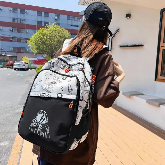 普乐威 时尚潮流印花电脑包大容量休闲百搭通勤旅行背包初高中学生书包 尼龙 双肩包 男女同款情侣款 白色/黑色/卡其色