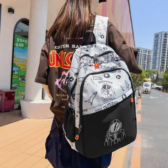 普乐威 时尚潮流印花电脑包大容量休闲百搭通勤旅行背包初高中学生书包 尼龙 双肩包 男女同款情侣款 白色/黑色/卡其色