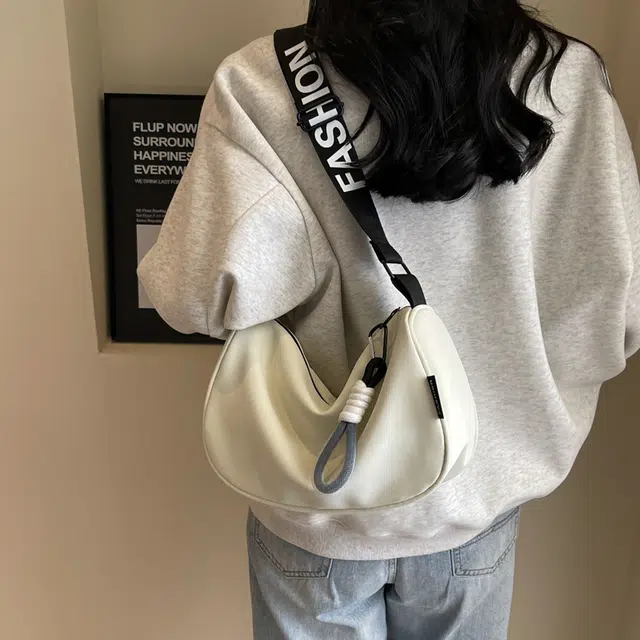 普乐威 高颜值简约时尚百搭小众通勤 布 单肩包 男女同款情侣款 白蓝/白黑/黑色