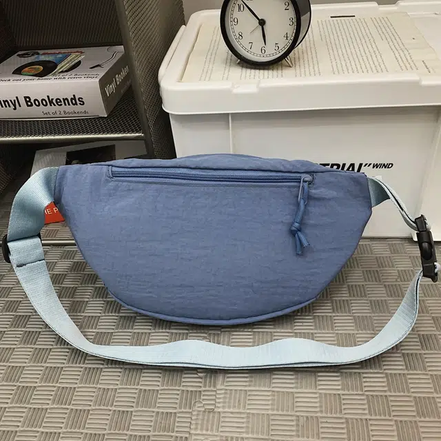 普乐威 日系轻便简约百搭百搭休闲运动骑行通勤 尼龙 胸包 男女同款情侣款 米白色/黑色/黄色/绿色/蓝色