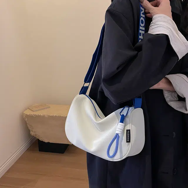 普乐威 高颜值简约时尚百搭小众通勤 布 单肩包 男女同款情侣款 白蓝/白黑/黑色