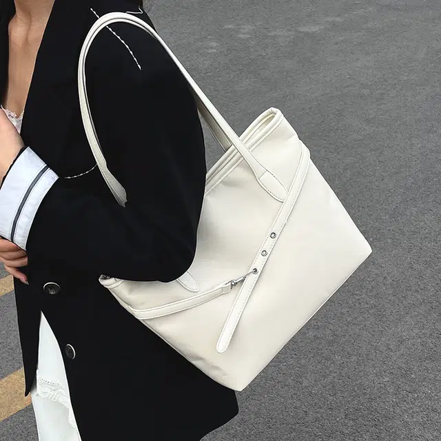 TRANSFORMERS Tote