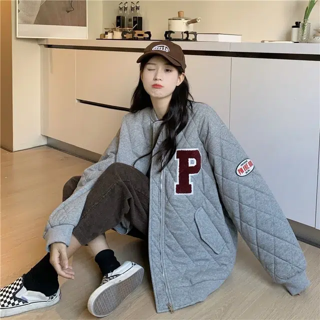 俞兆林 学院风夹克棒球服复古菱格字母港风外套百搭棉服 女款