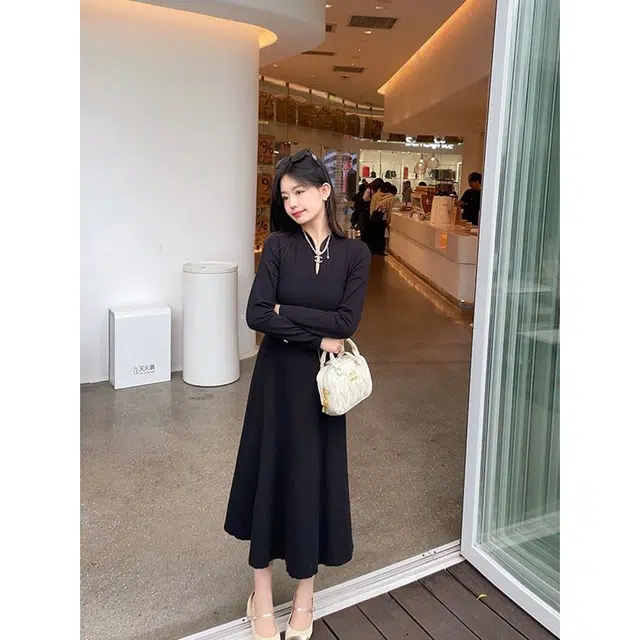 俞兆林 新中式淑女气质收腰针织垂感简约舒适优雅轻熟感长袖连衣裙 女款