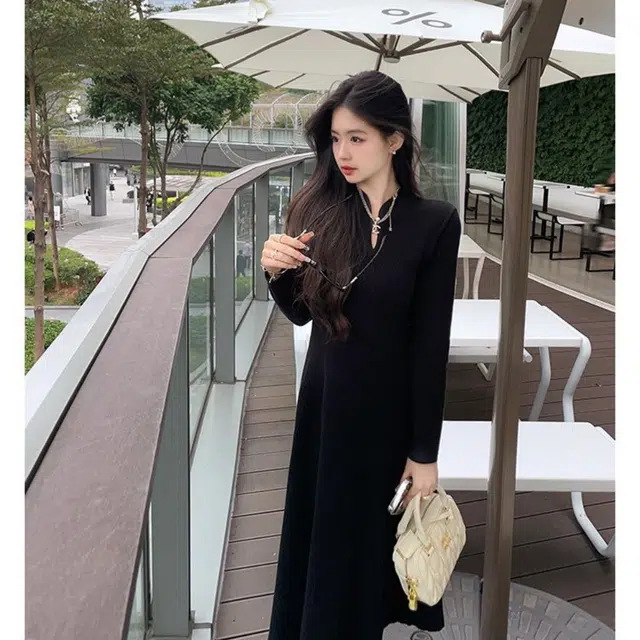 俞兆林 新中式淑女气质收腰针织垂感简约舒适优雅轻熟感长袖连衣裙 女款