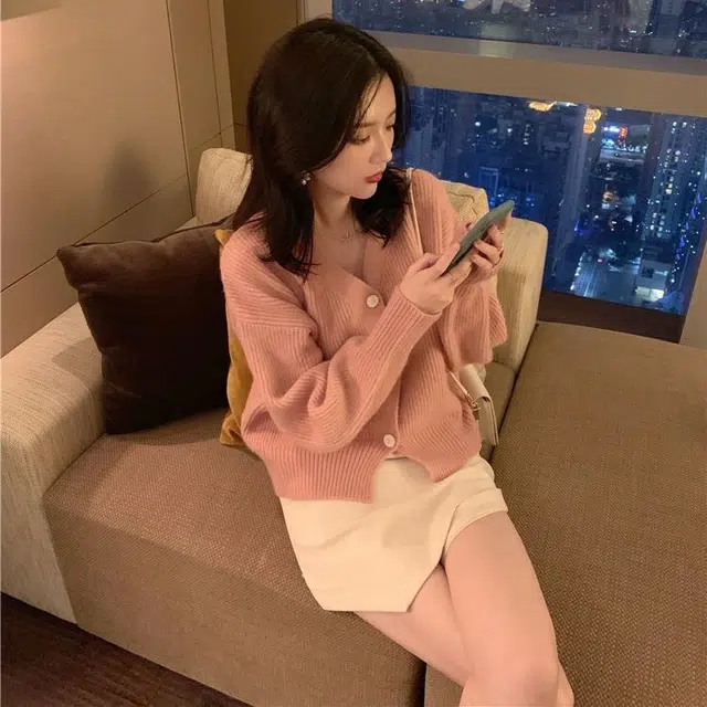 俞兆林 纯色简约舒适百搭质感短款韩版风格休闲针织衫 女款