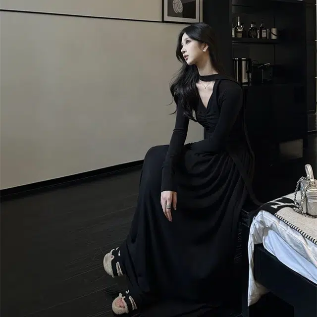 俞兆林 小众设计感舒适飘带气质修身显瘦优雅长袖连衣裙 女款