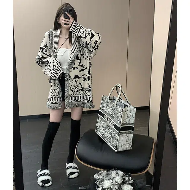 俞兆林 小香风名媛气质开衫上衣复古提花流苏外套学院针织衫 女款