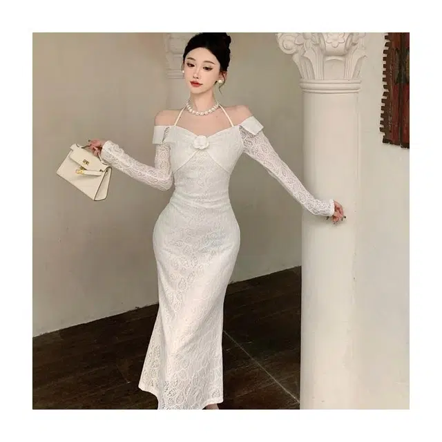 俞兆林 法式纯欲蕾丝裙时尚气质露肩挂脖长款长袖连衣裙 女款