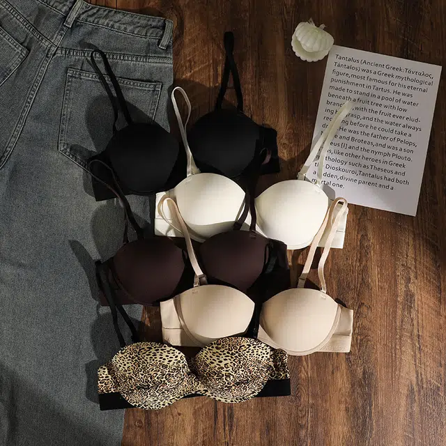 蒄趣 纯欲风无痕聚拢小胸显大上托防下垂性感收副乳文胸 女款