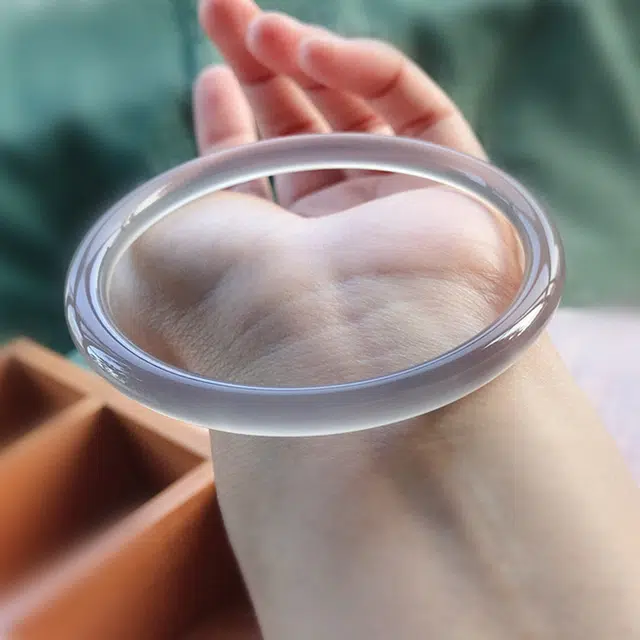 【峨眉山官方已过香】 峨眉山 烟雨雾隐冰透烟灰叮当镯 细圆条清冷感 招财护身 高级显白小众设计感美人镯#好运天然 玉髓 手镯 女款