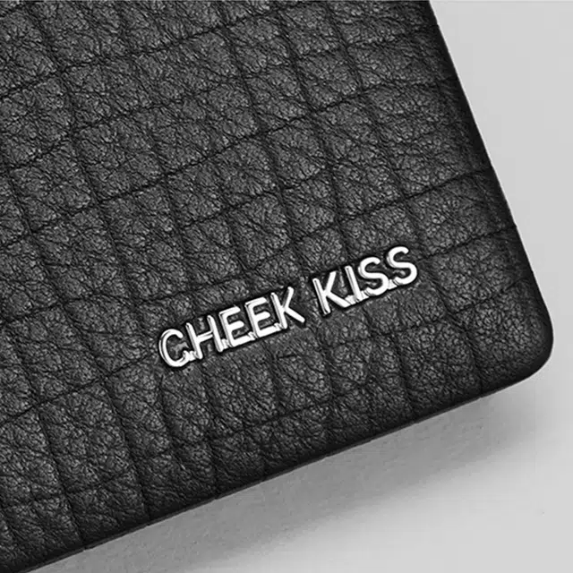 cheekkiss