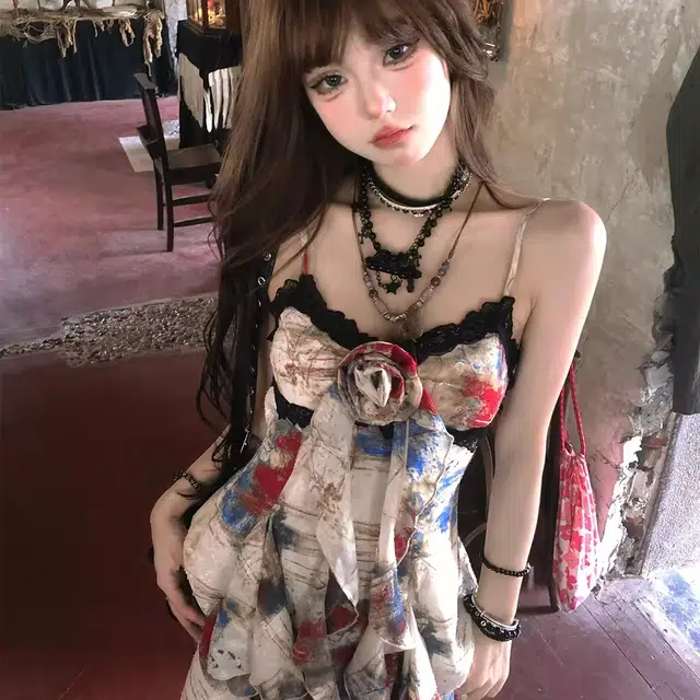 困住大象 油画艺术感不规则蕾丝花边个性上衣吊带 女款