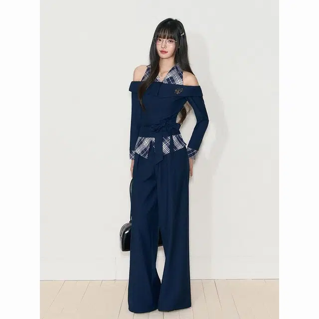 纤丝鸟 美式撞色格纹拼接挂脖设计感绑带露肩长袖上衣宽松百搭长裤两件套裙装套装 女款