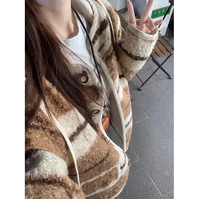 纤丝鸟 简约时尚宽松复古风格上衣连帽设计舒适截短外套 女款