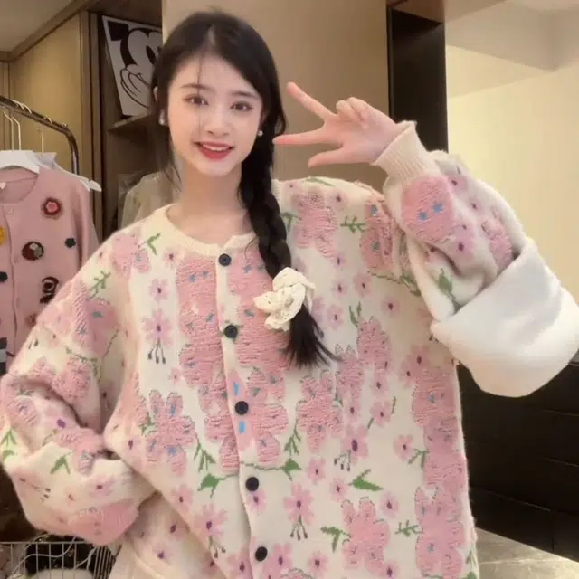 纤丝鸟 韩版复古花朵设计感软糯圆领开衫减龄长袖上衣外穿针织衫 女款