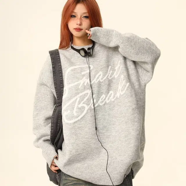 纤丝鸟 美式复古字母提花圆领潮流宽松慵懒外套针织衫 女款