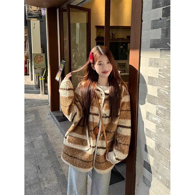 纤丝鸟 简约时尚宽松复古风格上衣连帽设计舒适截短外套 女款