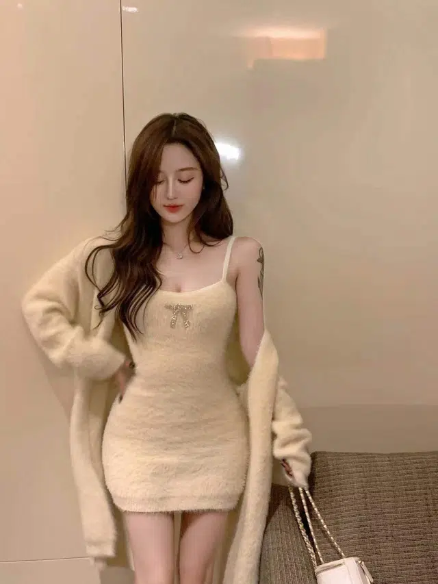 纤丝鸟 复古风格设计感优雅舒适简约时尚显瘦慵懒风长袖连衣裙 女款