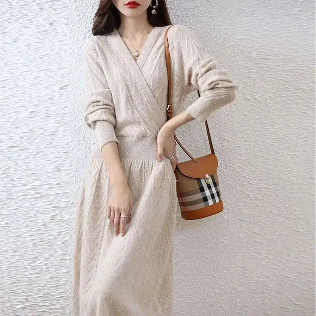 纤丝鸟 优雅温柔风格简约气质舒适百搭设计感宽松显瘦长袖连衣裙 女款