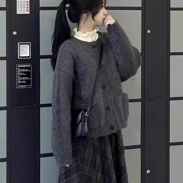 纤丝鸟 复古温柔森系少女圆领开衫保暖软糯舒适外套针织衫 女款