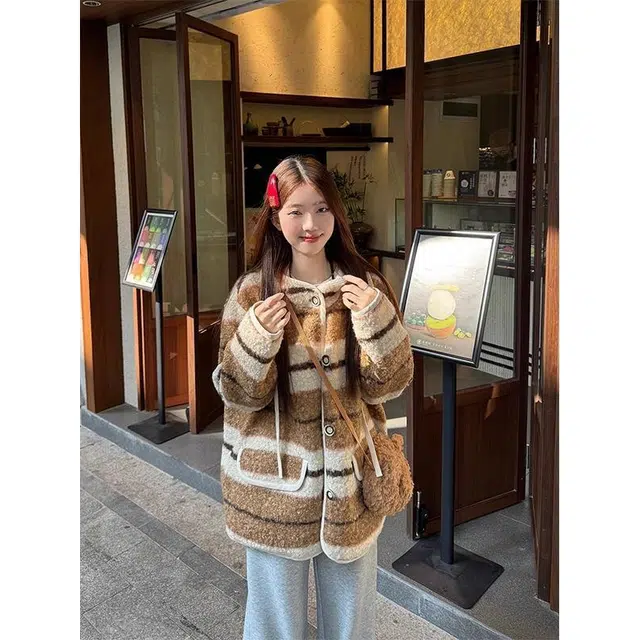 纤丝鸟 简约时尚宽松复古风格上衣连帽设计舒适截短外套 女款