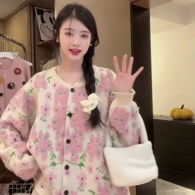 纤丝鸟 韩版复古花朵设计感软糯圆领开衫减龄长袖上衣外穿针织衫 女款