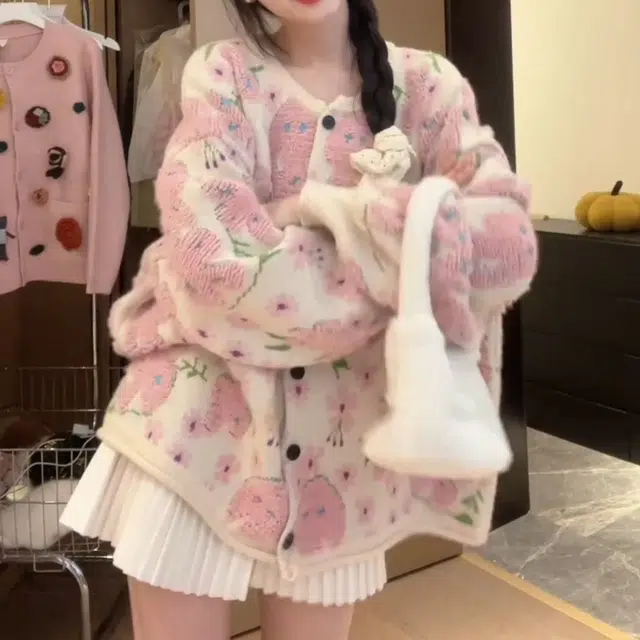 纤丝鸟 韩版复古花朵设计感软糯圆领开衫减龄长袖上衣外穿针织衫 女款