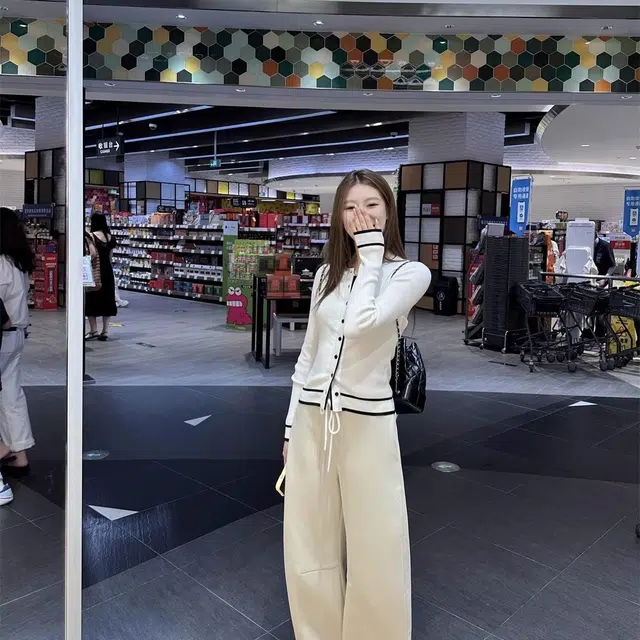 纤丝鸟 韩版优雅撞色长袖修身显瘦打底短款气质上衣针织衫 女款