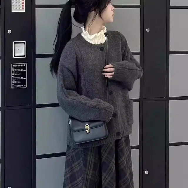 纤丝鸟 复古温柔森系少女圆领开衫保暖软糯舒适外套针织衫 女款