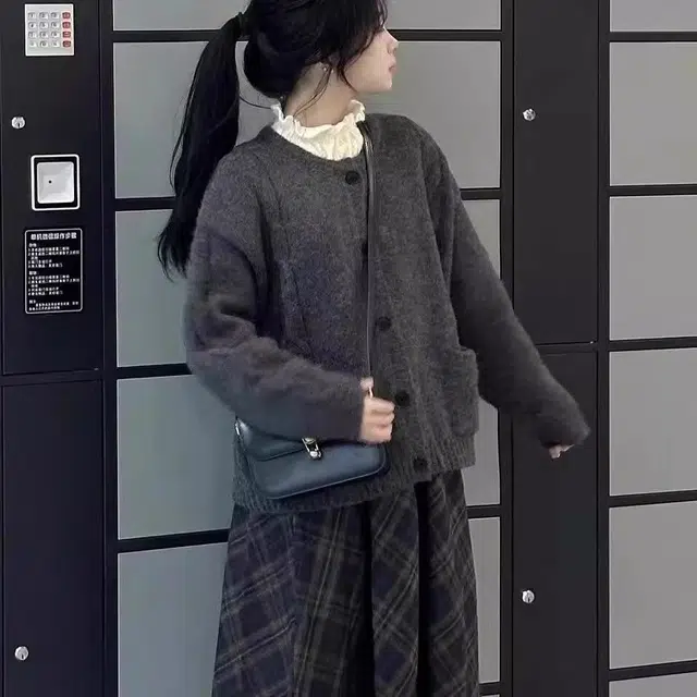 纤丝鸟 复古温柔森系少女圆领开衫保暖软糯舒适外套针织衫 女款