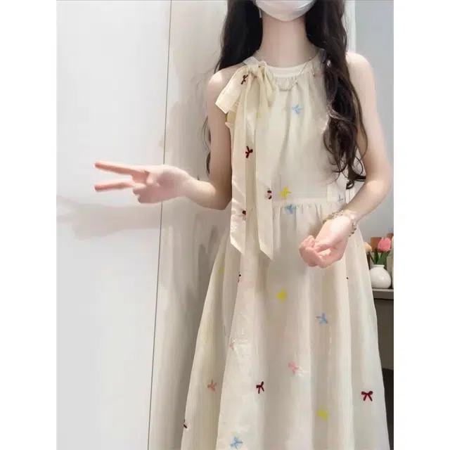 纤丝鸟 碎花法式收腰蝴蝶结甜美温柔露肩显瘦气质百搭无袖连衣裙 女款