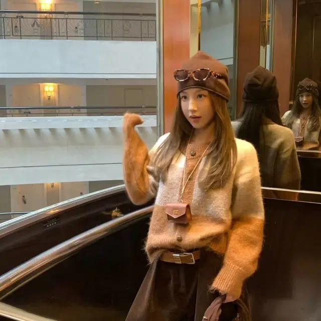 纤丝鸟 舒适时尚条纹撞色设计韩系慵懒感百搭复古上衣针织衫 女款