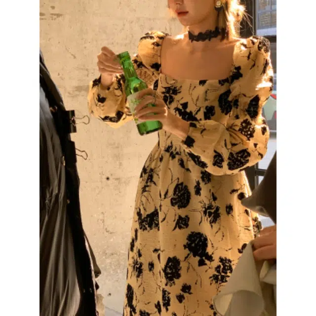 纤丝鸟 法式赫本风高级感复古露背设计小众艺术碎花长袖连衣裙 女款
