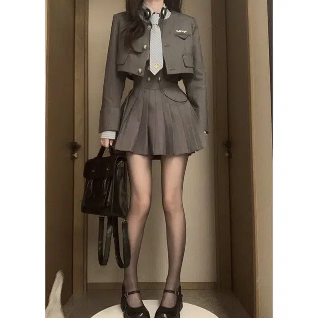 纤丝鸟 纯欲风辣妹减龄复古条纹衬衣西装外套高腰百褶裙时尚三件裙装套装 女款