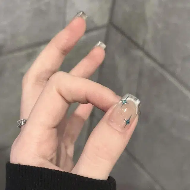 嘉比兔 清透蓝色四芒星魔镜法式猫眼百搭金属感高颜值美甲穿戴甲短款  方型浅色裸色 细闪