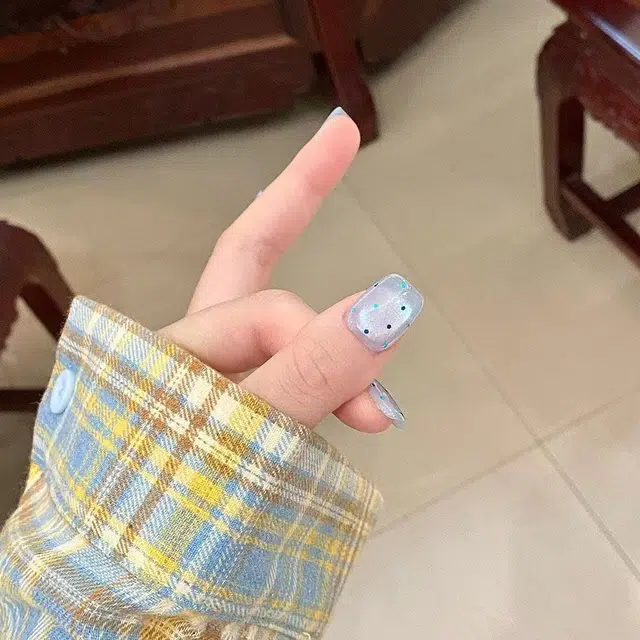 嘉比兔 纯手工穿戴甲短款多巴胺夏天猫眼美甲富家千金甲  椭圆蓝色纯色 细闪
