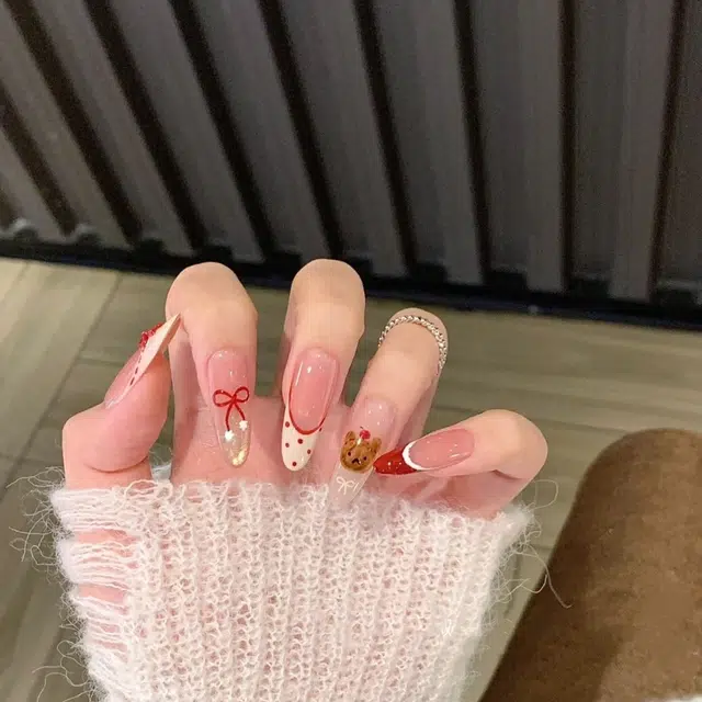 嘉比兔 波点熊仔法式手工美甲穿戴甲超可爱草莓蝴蝶结甜心女孩美甲可拆卸  杏仁杏色裸色 可爱