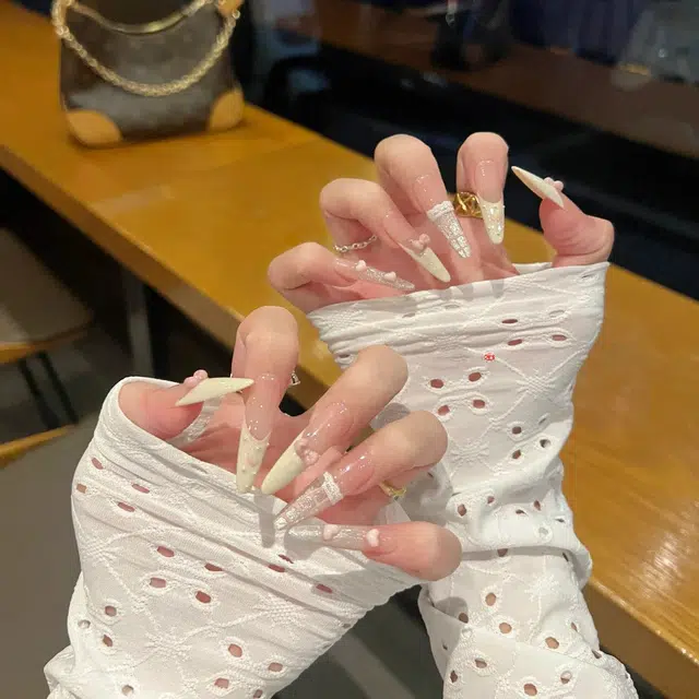 嘉比兔 法式猫眼蕾丝花边爱心蝴蝶结手工长款穿戴甲可拆卸穿戴甲  杏仁浅色裸色 蝴蝶结