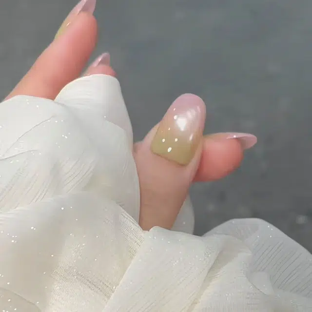 嘉比兔 芭乐猫眼玻璃珠穿戴甲显白春夏爆款渐变清新气质高级感简约美甲  杏仁浅色晕染 可爱