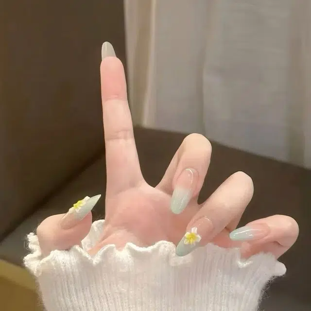 嘉比兔 海岛花漾薄荷渐变蓝雕花清冷简约显白辣妹美甲贴片  杏仁浅色晕染 可爱