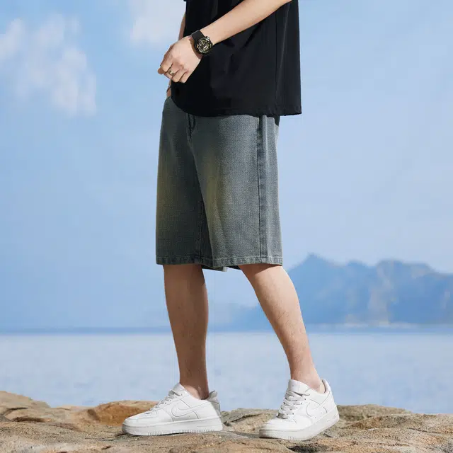 海尔斯 时尚舒适百搭纯色轻奢星空纹宽松休闲直筒五分牛仔短裤 男款