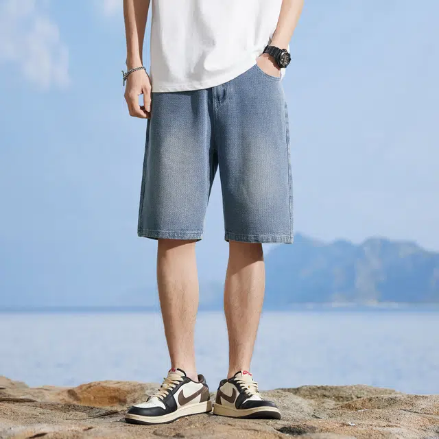 海尔斯 时尚舒适百搭纯色轻奢星空纹宽松休闲直筒五分牛仔短裤 男款