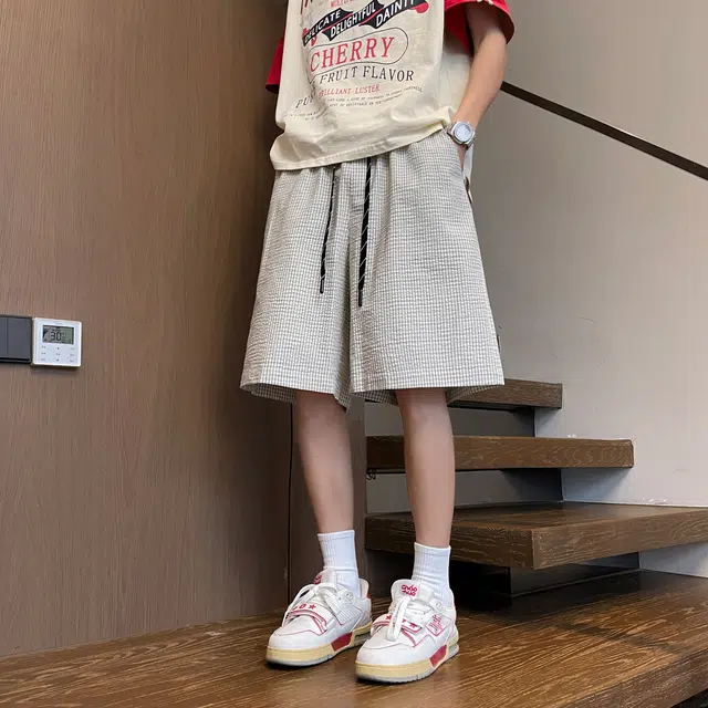 海尔斯 美式复古高街舒适时尚简约纯色格子系绳百搭宽松休闲短裤 男款
